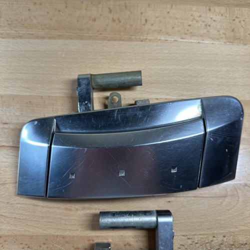 2003 04 05 06 350z z33 RH Passenger Side Outer Door Handle (LH Broken) - Picture 2 of 15