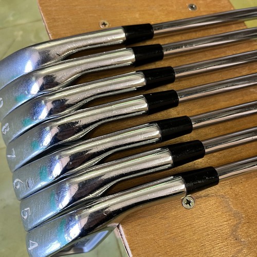 Titleist 695 CB Iron Set 7pcs 4-Pw Flex S Stiff Dynamic Gold S200 RH - Picture 8 of 13