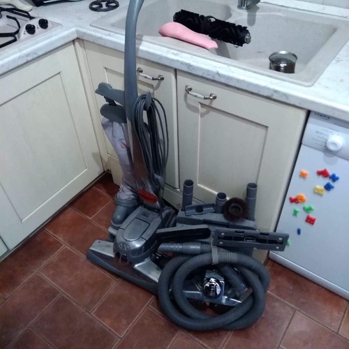 Aspirapolvere Kirby Sentria G10E del 2017 usato, completo di accessori |  eBay