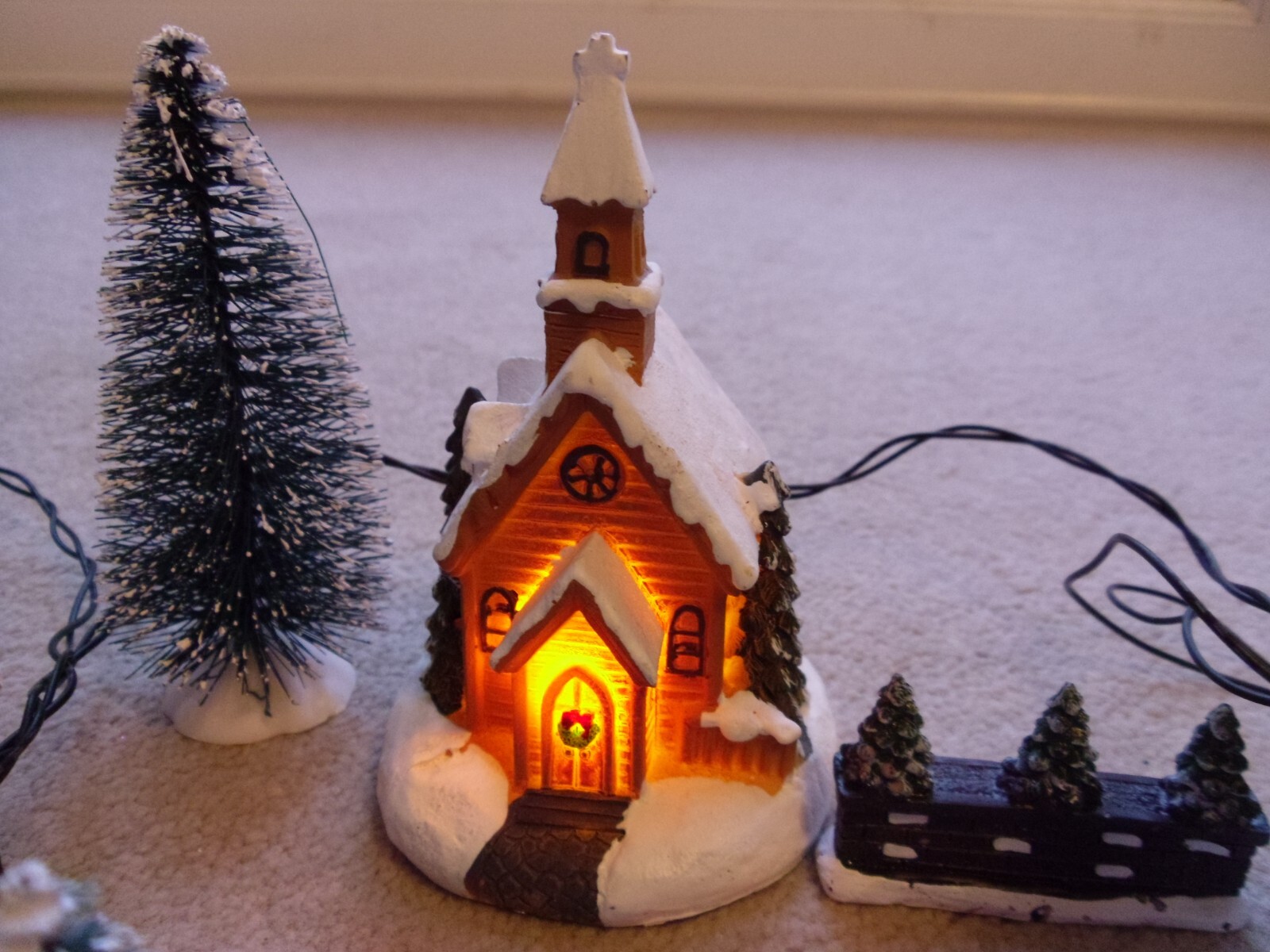 Mini Village LightUp Christmas Scene (25 piece), brand new and boxed