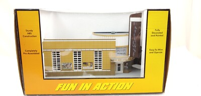 MTH Trains Rail King Movie Theater 30-9054 Chasing Lights See Video Very Cool
