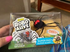 Zuru Robo Alive Battery Operated Crawling Spider Ages 3+ Prank Funny