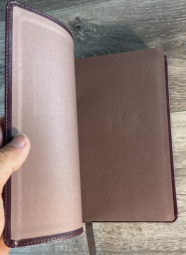 NASB The MacArthur Daily Bible Brown Leather Soft Comfort Print - Excellent - Picture 4 of 12