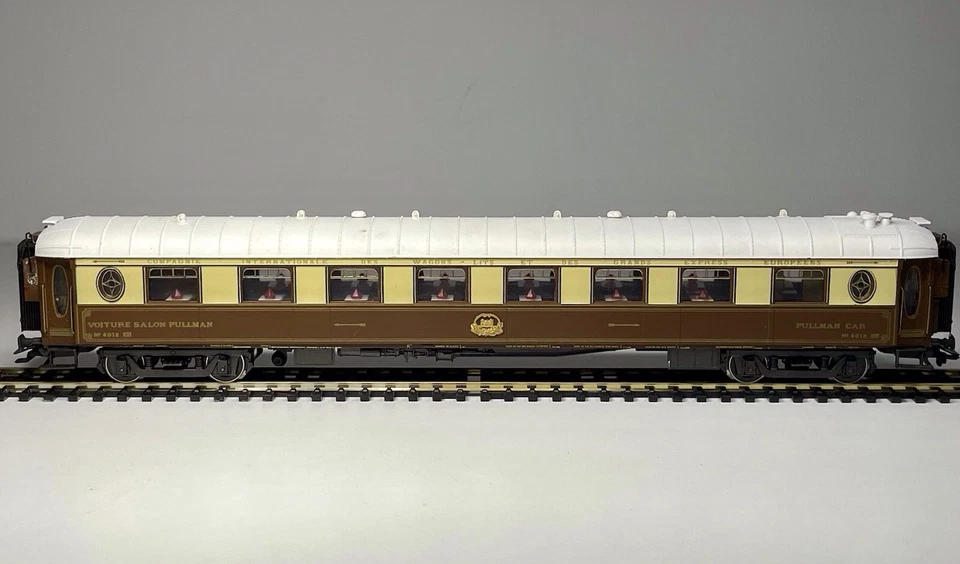 Rivarossi 2568 HO Gauge CIWL Orient Express Pullman Car Coach 4018 Umber & Cream - Image 3 of 4