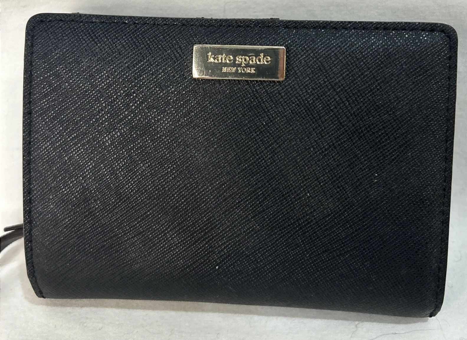 Portafoglio donna Kate Spade New York nero rivestito pelle mucca porta carte zip intorno