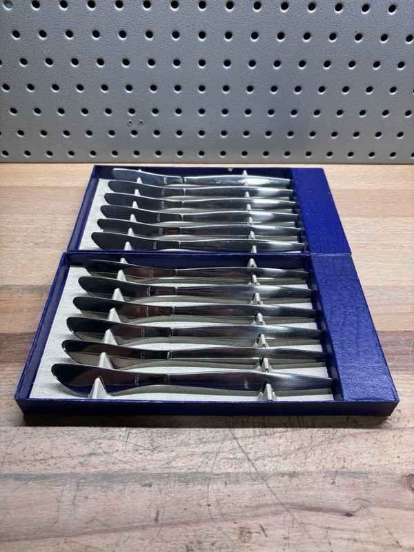12 Vintage Amefa Holland Roestvrij Stainless Steel Knives MCM Modernist in box.