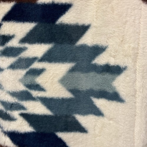 Pendleton Peak Canyon Double Sided Faux Fur Throw Blanket Southwest Cream Blue - Picture 4 of 11