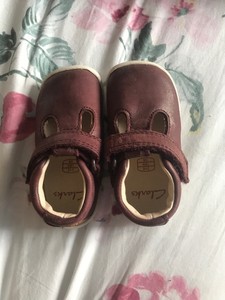 clarks size 2 baby shoes