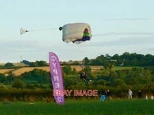 PHOTO  PARACHUTE LANDING REDLANDS AIRFIELD WANBOROUGH SWINDON (3) THIS WAS FROM