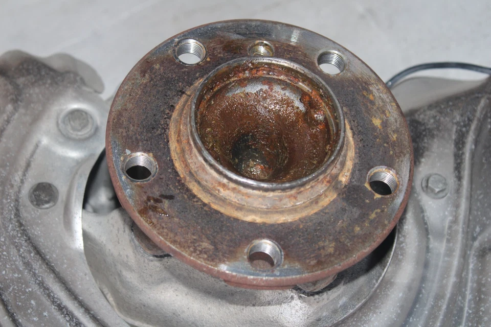 Portador de buje de husillo de rueda delantera izquierda OEM BMW F32 F33 F36 440i 430 435i 428 14-19 Foto 3 de 4