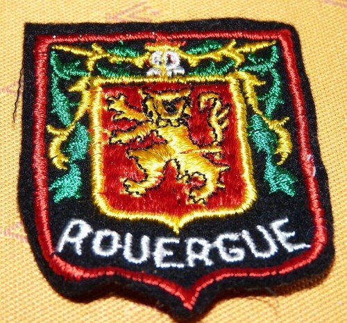 ancien-cusson-coudre-en-feutre-brod-blason-du-rouergue-neuf-vintage