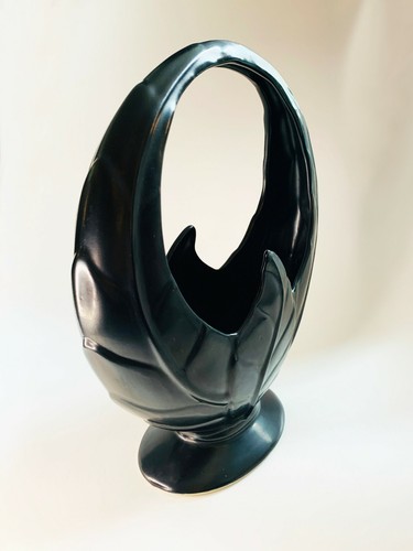Vintage Beswick Pottery Black Floral Basket Vase Designed by Mr Watkin. No. 819 - Picture 4 of 11