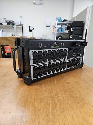 Mackie DL32S デジタルミキサー Wi-Fi付型（ホール使用１回）美品 Mackie DL32S デジタルミキサー Wi-Fi付型（ホール使用1回）美