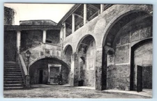 S. Gimignano - Palazzo del Podesta - Il Cortile - ITALY Postcard