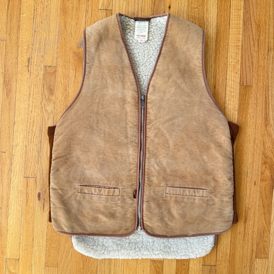 Vintage Canadian Caribou tan suede look sherpa vest zip front Large - Image 4 of 4