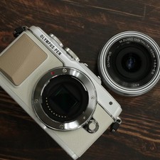 Olympus PEN E-PL7 White 14-42mm EZLens Kit Shuttercount 1910 Near Mint  8435