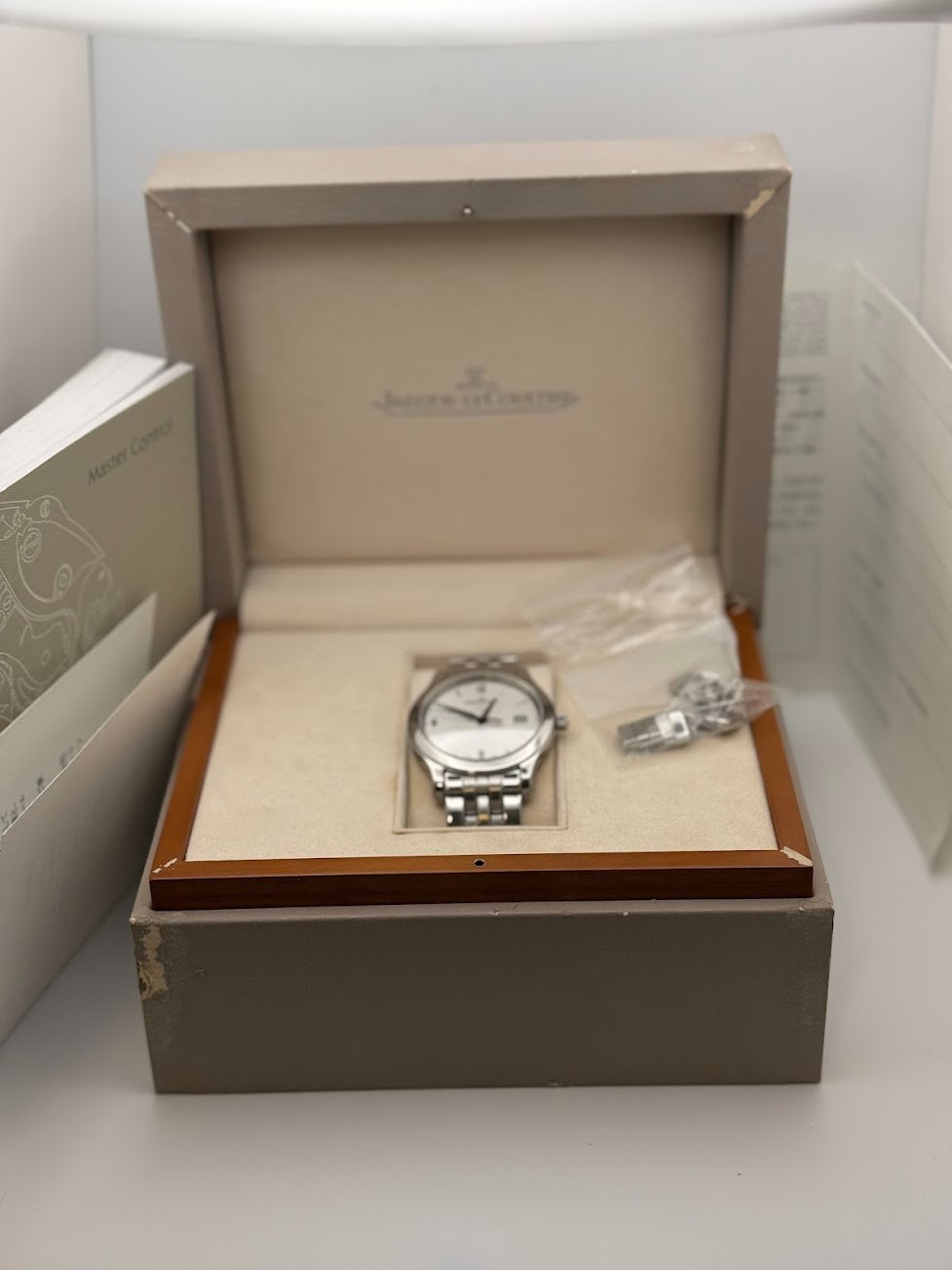 Jaeger-Lecoultre Master Control Date on Bracelet - image 9