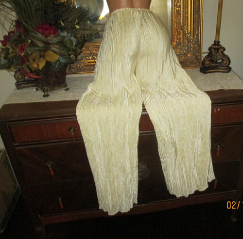 ZARA creamy ivory Crinkle Wide Leg palazzo Pants Size M NEW with tags