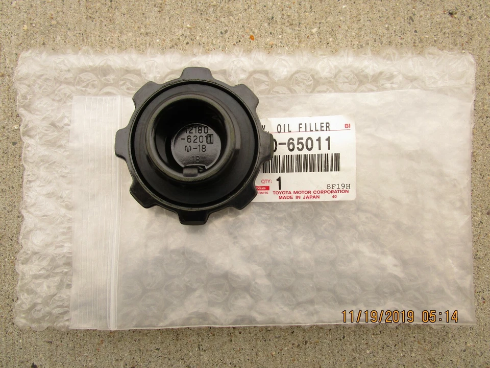 SE ADAPTA A: TAPA DE LLENADO DE ACEITE DE MOTOR TOYOTA CAMRY DLX LE 88 - 91 OEM NUEVO Foto 2 de 3