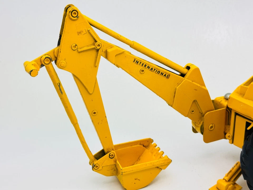 Vtg ERTL International Farm Harvester Backhoe Loader Tractor Diecast 1:16 #472 - Image 2 of 4