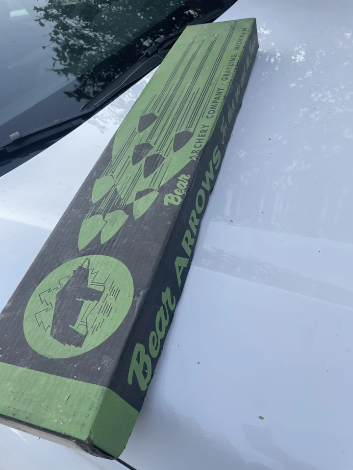 Vintage Bear Archery Arrows A-50 , White Cedar, 24 Pieces - Image 2 of 4