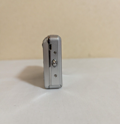 Fujifilm Digital Camera FinePix J30 Silver 3X 12.2MP Compact Camera - Picture 3 of 9