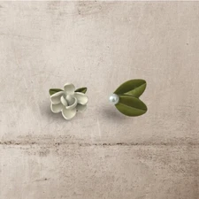 Fashion Simple White Pearl Leaf Flower Stud Earrings For Women Creative Design