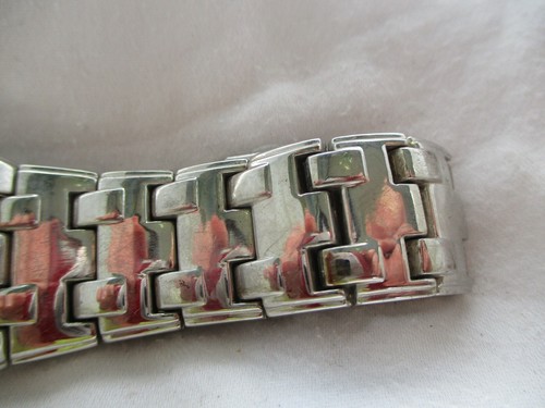DV Analog Wristwatch - Picture 4 of 12