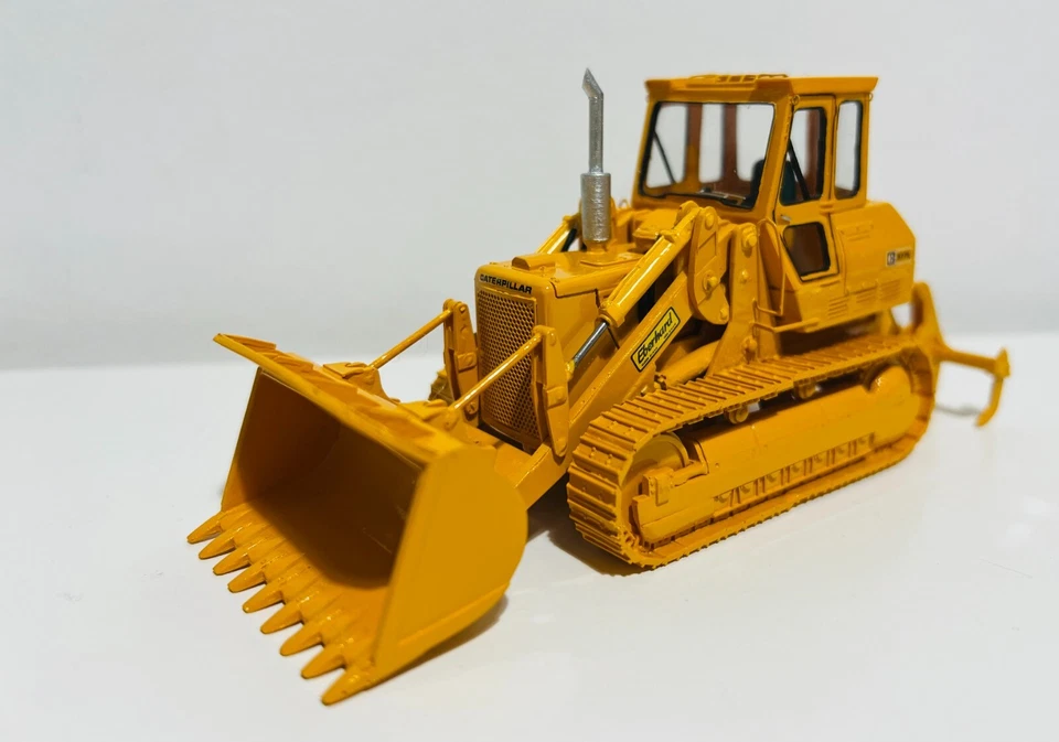 Resin 1/50 CAT 977L Trackloader  - Custom Built by Fankit Models - Image 2 of 4