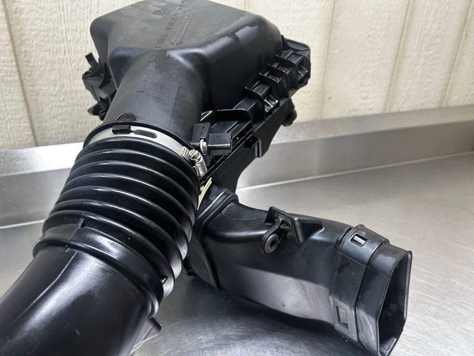 2011-2014 Ford Mustang GT 5.0L Air Intake Tube Housing Box Complete Assembly Foto 4 de 4