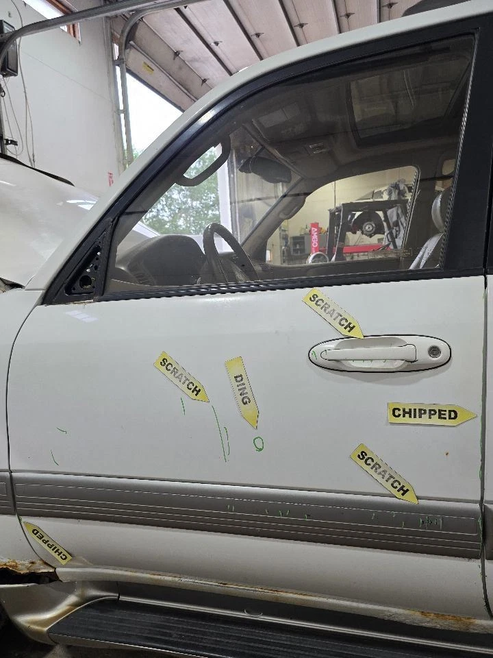 Driver Front Door 8 Cylinder With Moulding Fits 98-02 LAND CRUISER 640093 Foto 2 de 4