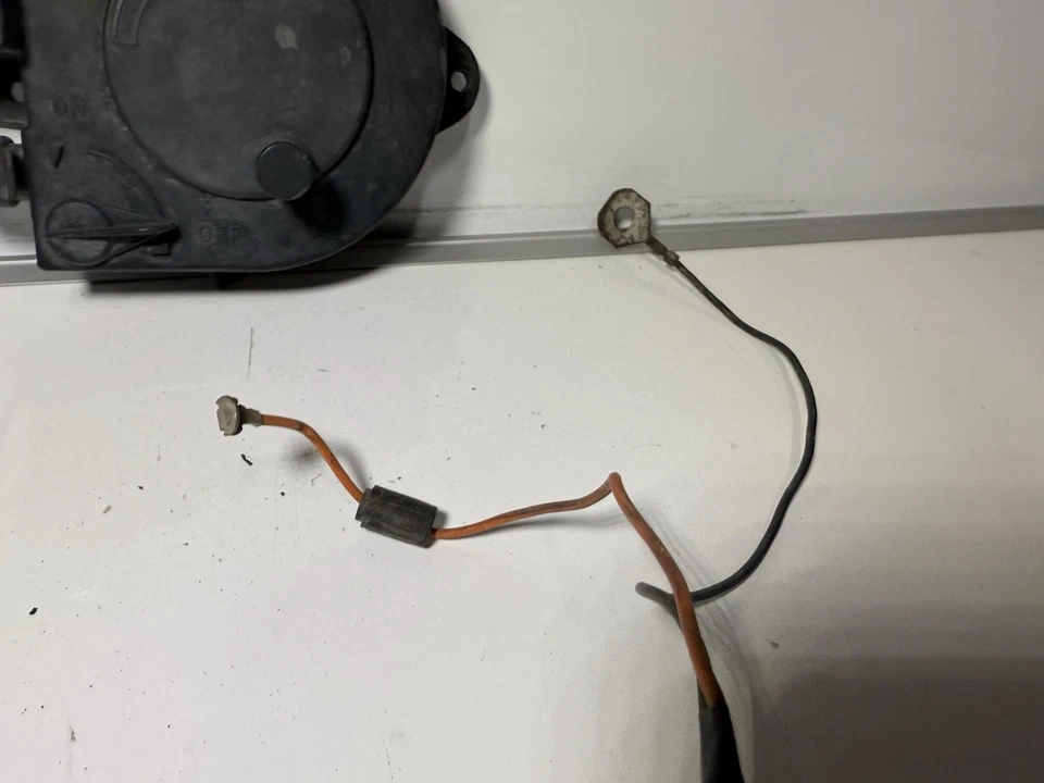 Оригинальный выдвижной фонарь под капот для пригородного грузовика Chevy Silverado GMC 88-98 OBS - Изображение 3 из 4