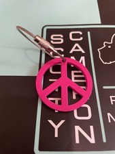 scotty cameron gallery peace sign key fob pink       