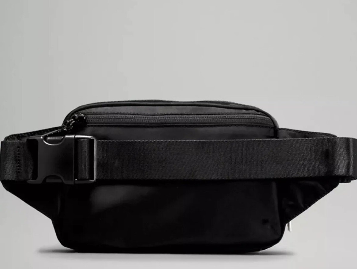 Lululemon Everywhere Belt Bag BLACK 2L - New With Tags | eBay Lululemon Everywhere Belt Bag BLACK 2L - New With Tags | eBay