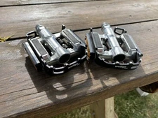 Wellgo C002 9/16 pedals IN GOOD USED CONDITION