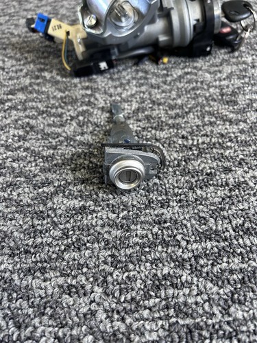 2010-2013 Kia Forte Ignition Switch with Key Door Lock - Picture 5 of 8
