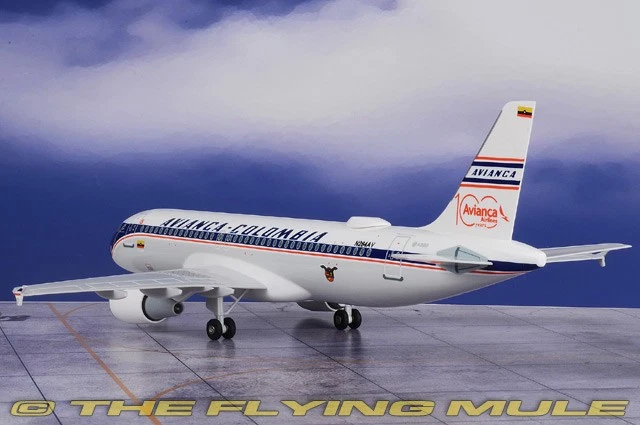 Skymarks 1:150 A320 Avianca Colombia N284AV w/Landing Gear - Image 2 of 4
