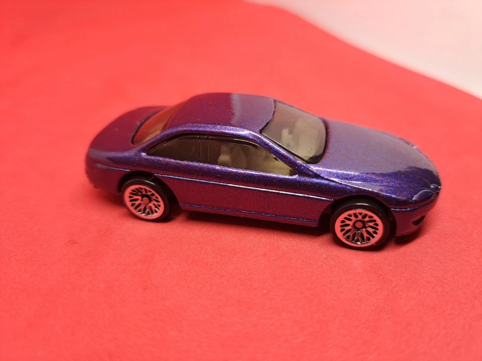 Ruedas de encaje Hot Wheels púrpura LEXUS SC400 1:64 Foto 3 de 4