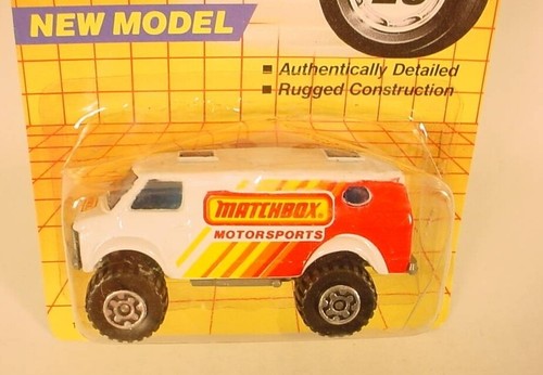 MATCHBOX # 26 WHITE 4X4 CHEVY VAN MB44-D18