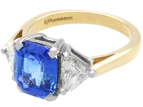 4.70Ct Ceylon Sapphire and 1.34Ct Diamond, 18k Yellow Gold Trilogy Ring (2004) - Picture 6 of 17