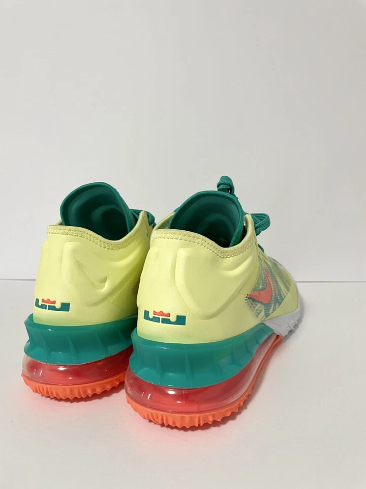 LeBron 18 Bajo BLANCO LIMA/MANGO BRILLANTE CITR VRT "Refresco de verano" Hombres EE. UU.:10. Foto 3 de 4