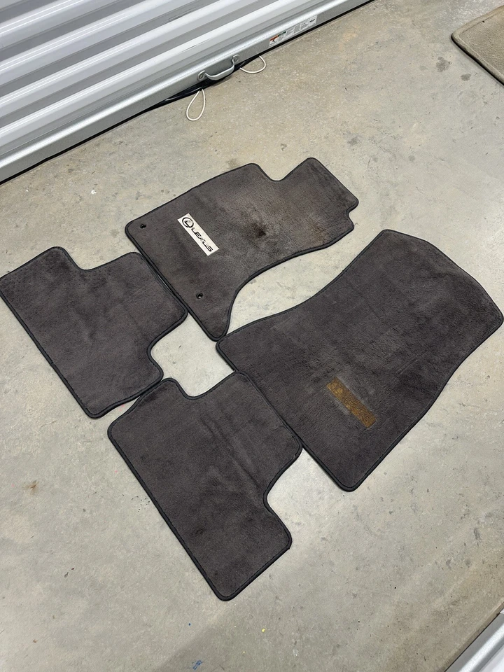 Alfombrillas grises Lexus IS250 IS350 AWD (2006-2013) 4 piezas OEM PT208-53068 Foto 3 de 4