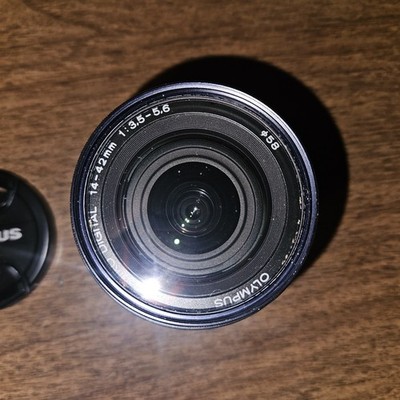 Olympus M.Zuiko Digital 14-42mm f/3.5-5.6 II R Lens (Black) Sunpak