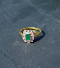 Vintage 18ct Gold Emerald & Diamond Cluster Ring 4.63g