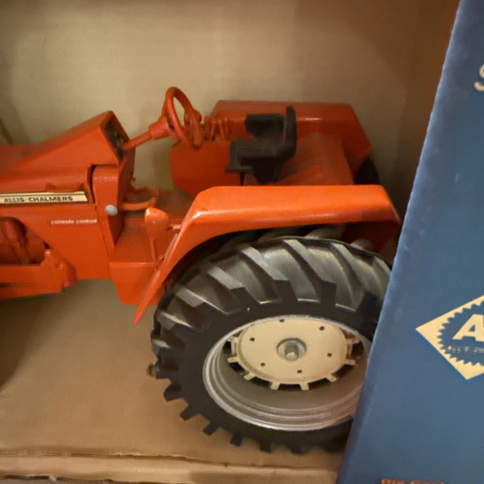 Allis Chalmers 190 Tractor Wide Front Scale Models 1:16 NIB One-Ninety - Image 2 of 4