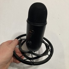 Blue Yeti Blackout Professional USB Microphone Boom One Piece