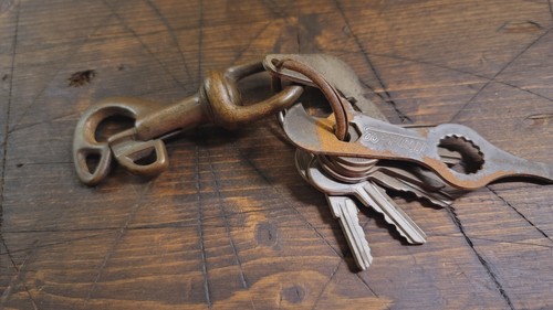 VTG Bass Swivel Clasp w/ Anchor Stamping + Old Keys + Mini Reel tool "Mitchell" - Picture 3 of 14