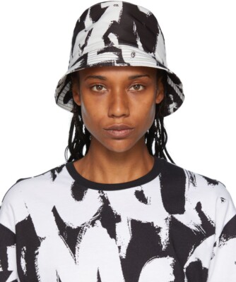 【送料&関税込】Alexander McQueen Bucket Hat With Logo Alexander Mcqueen Graffiti Logo Bucket Hat Alexander McQueen