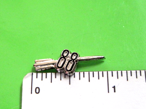 Oldsmobile ROCKET 88 - pasador de sombrero, pasador de sombrero, pasador de solapa, tie tac EN CAJA DE REGALO - Imagen 1 de 6