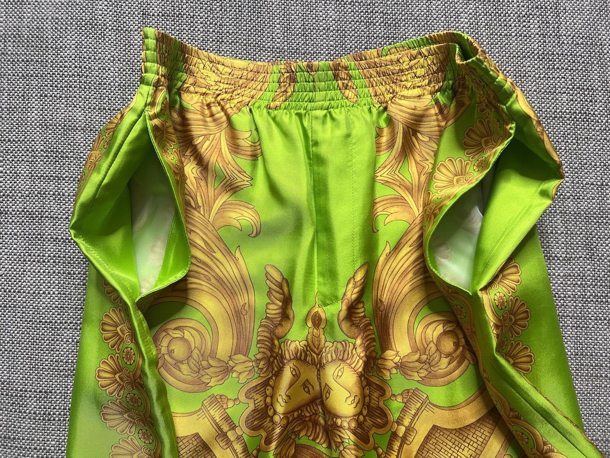 VIP【関税送料無料】希少 VERSACE BAROCCO PRINT SILK SHORTS VERSACE MENS BAROCCO PRINT SILK SHORTS LIME AND GOLD COLLEGE